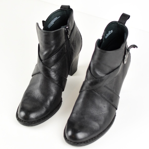 Born Black Leather booties with 3 inch heel - Picture 2 of 11